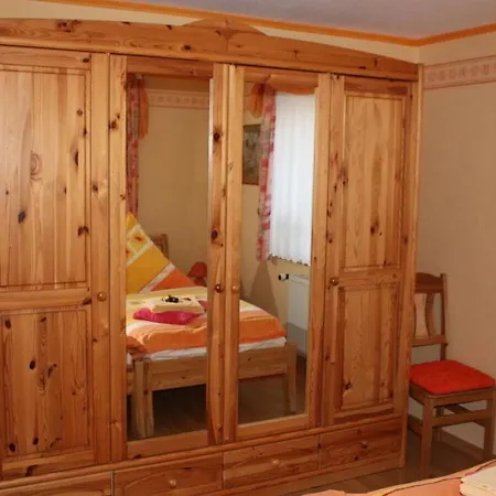 Semesterbostad Elke Luethje Modern Retreat *